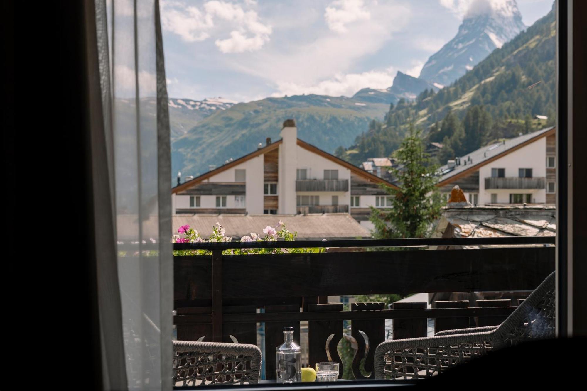 Schloss Zermatt - Cbd & Adaptogenic Spa And Sport Hotel Exteriör bild