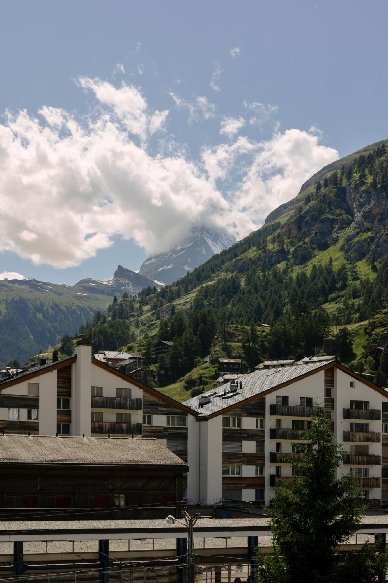 Schloss Zermatt - Cbd & Adaptogenic Spa And Sport Hotel Exteriör bild