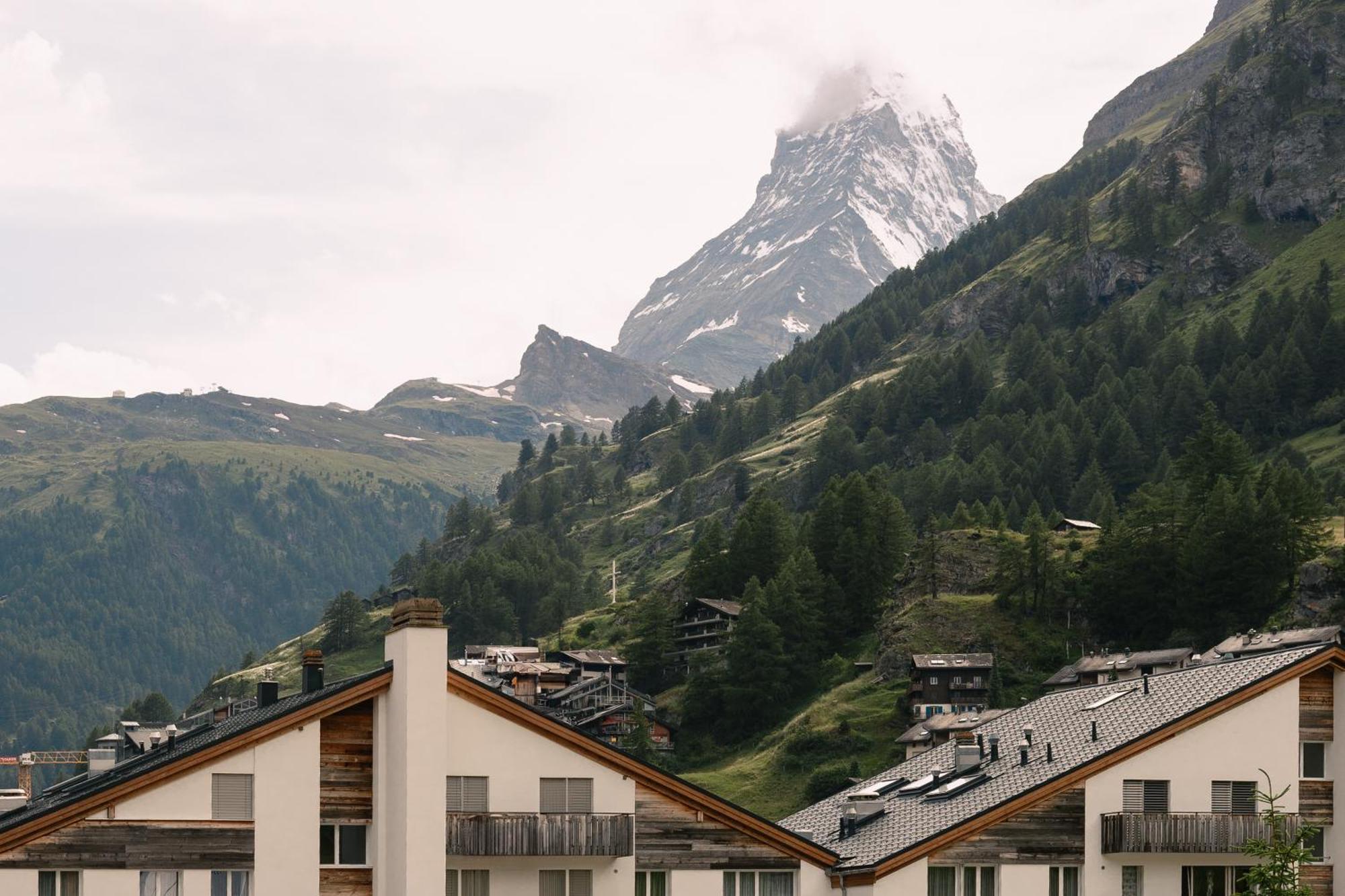 Schloss Zermatt - Cbd & Adaptogenic Spa And Sport Hotel Exteriör bild