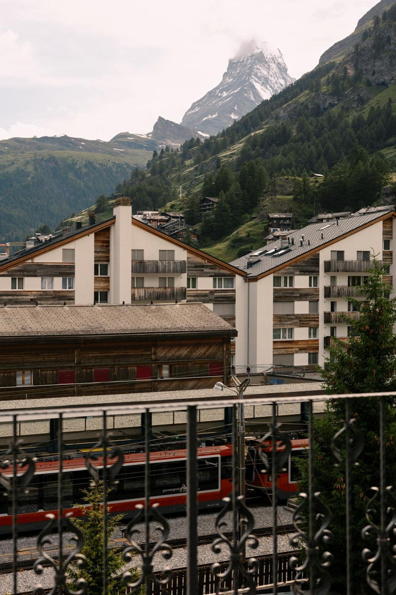Schloss Zermatt - Cbd & Adaptogenic Spa And Sport Hotel Exteriör bild